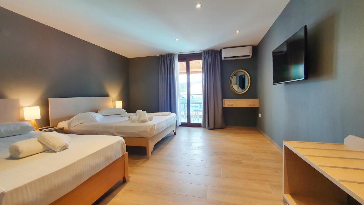 Hotel Viky Sarti Bagian luar foto
