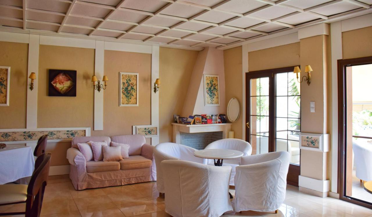 Hotel Viky Sarti Bagian luar foto