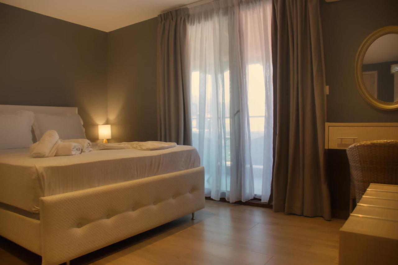 Hotel Viky Sarti Bagian luar foto