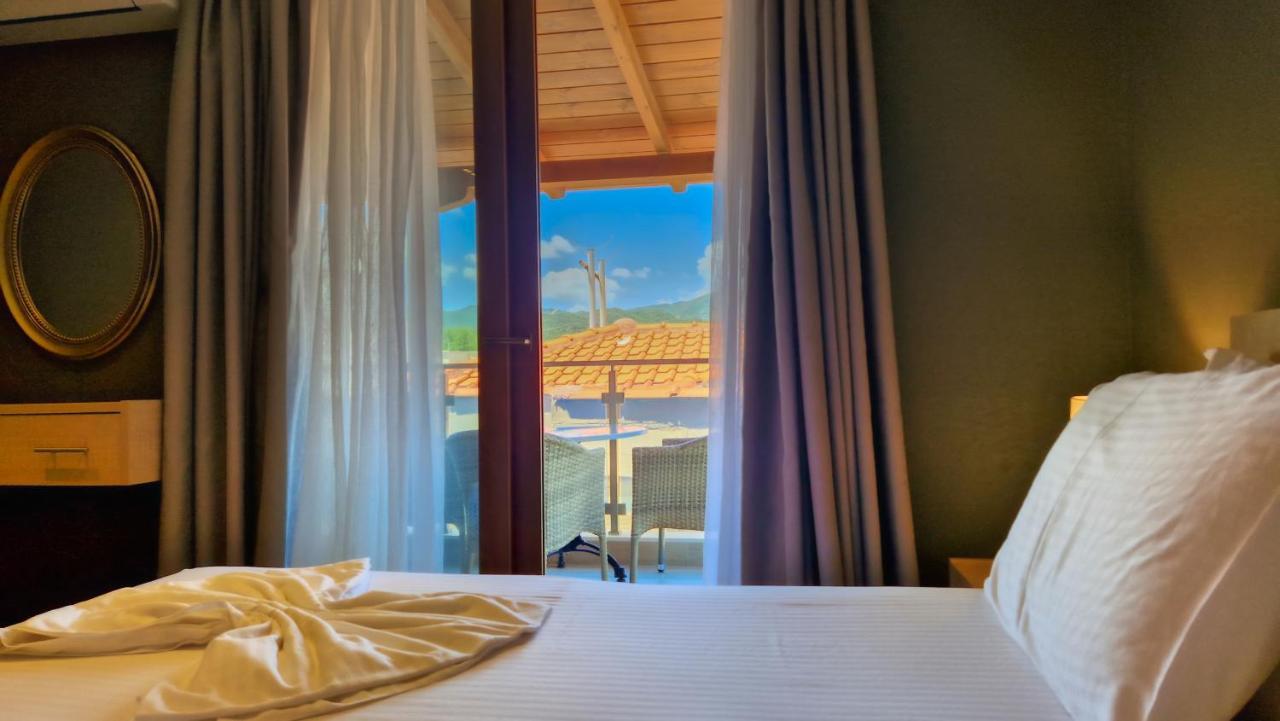 Hotel Viky Sarti Bagian luar foto