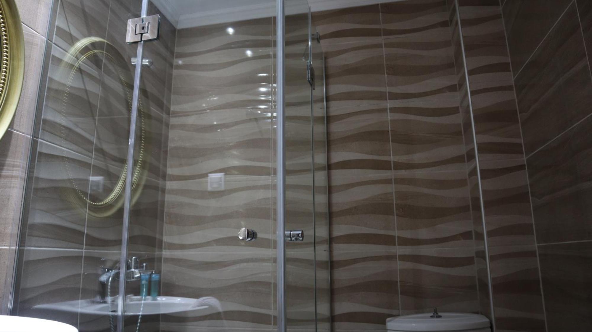 Hotel Viky Sarti Bagian luar foto